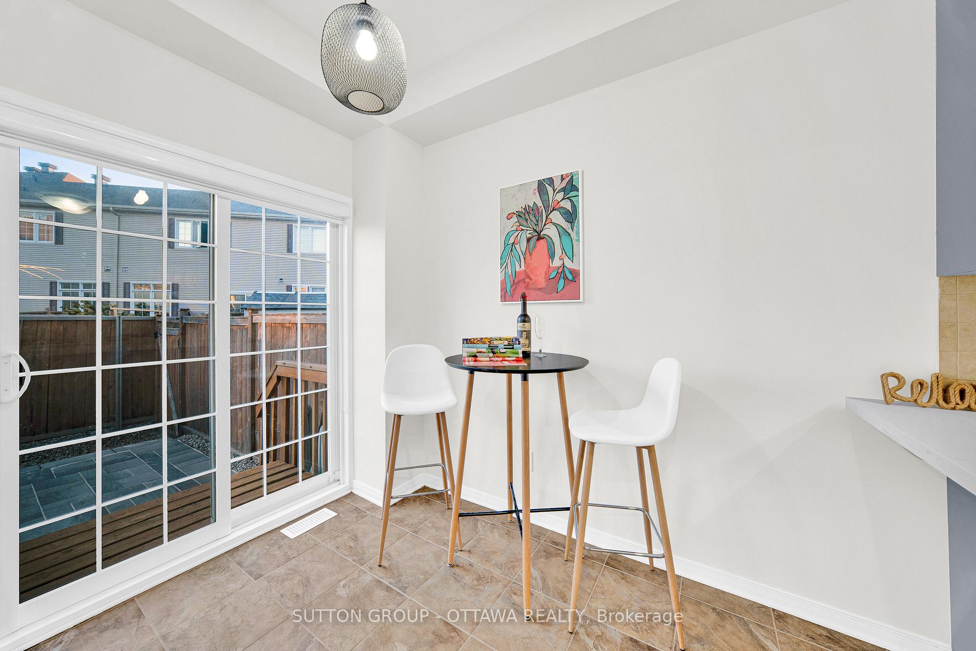 Photo 11 of 747 Oakglade Avenue, Ottawa, Kanata - Emerald Meadows/Trailwest — HOMEH