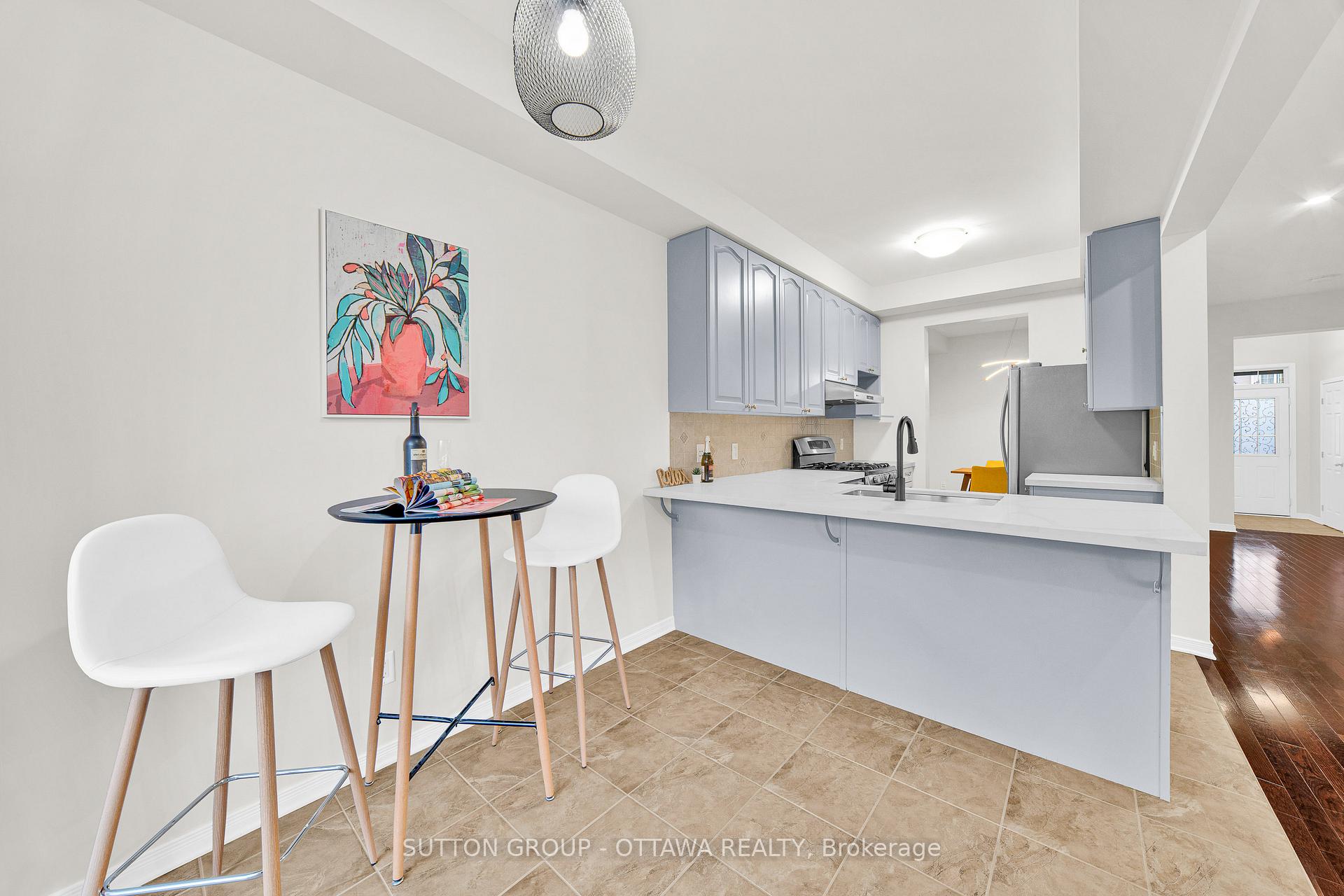 Photo 12 of 747 Oakglade Avenue, Ottawa, Kanata - Emerald Meadows/Trailwest — HOMEH