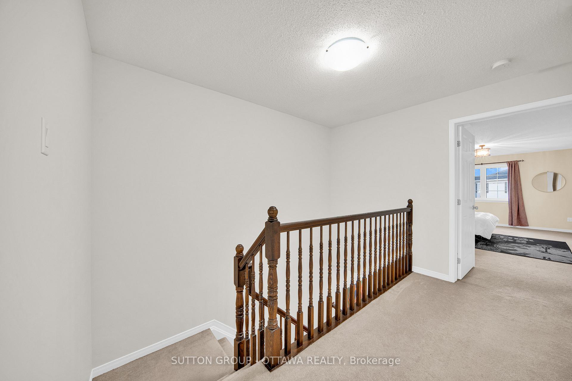 Photo 14 of 747 Oakglade Avenue, Ottawa, Kanata - Emerald Meadows/Trailwest — HOMEH