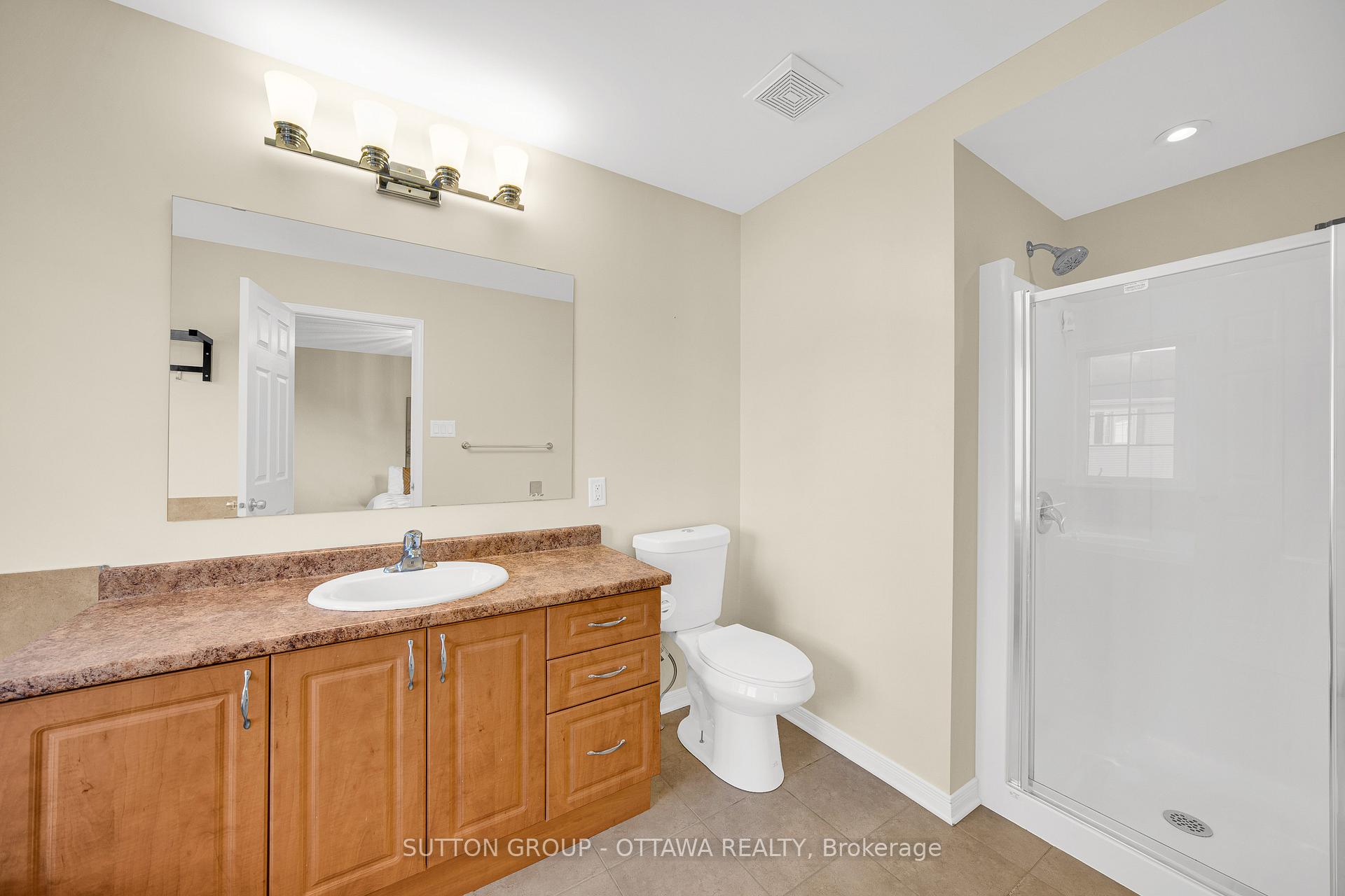 Photo 18 of 747 Oakglade Avenue, Ottawa, Kanata - Emerald Meadows/Trailwest — HOMEH