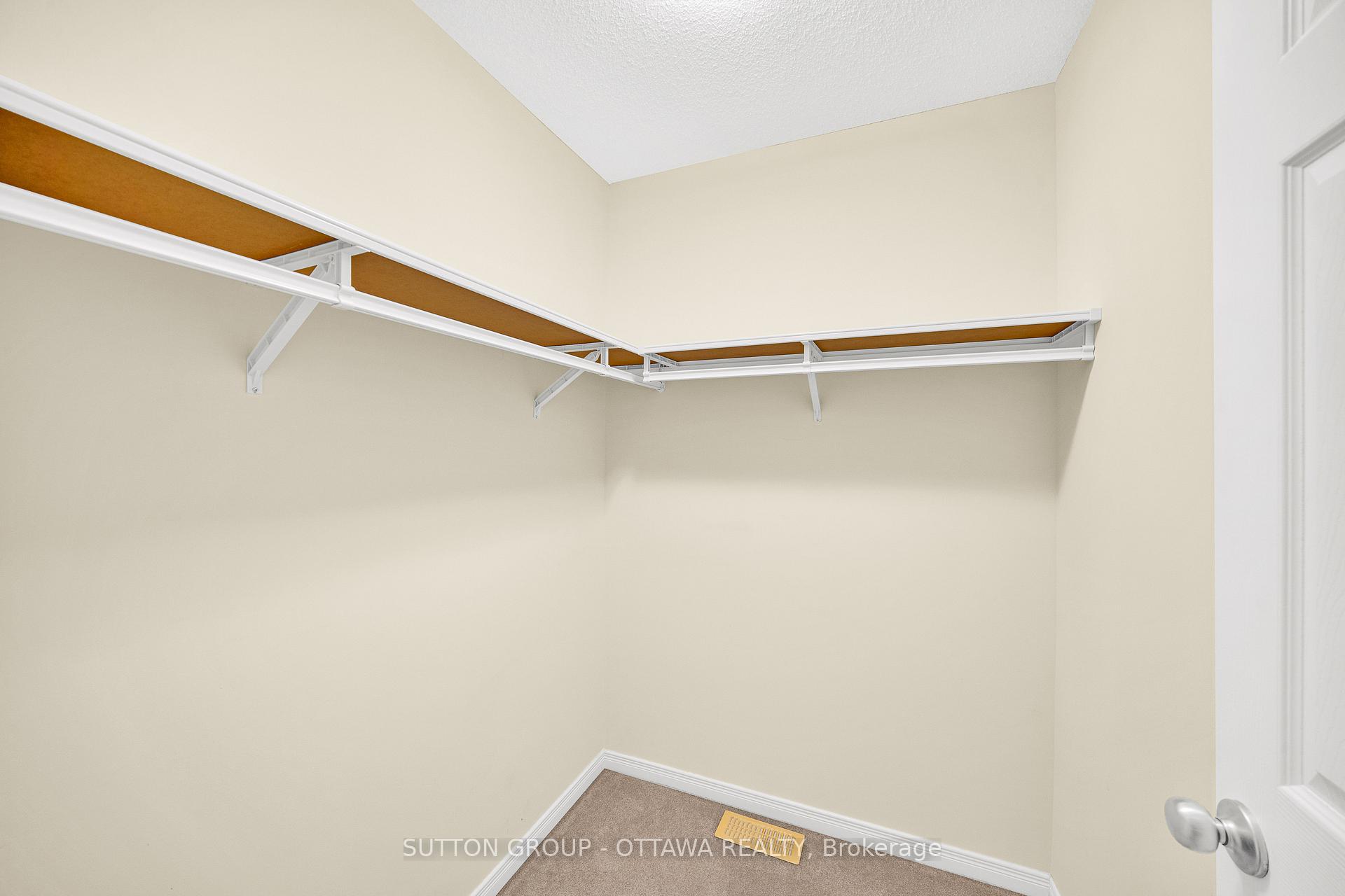 Photo 20 of 747 Oakglade Avenue, Ottawa, Kanata - Emerald Meadows/Trailwest — HOMEH