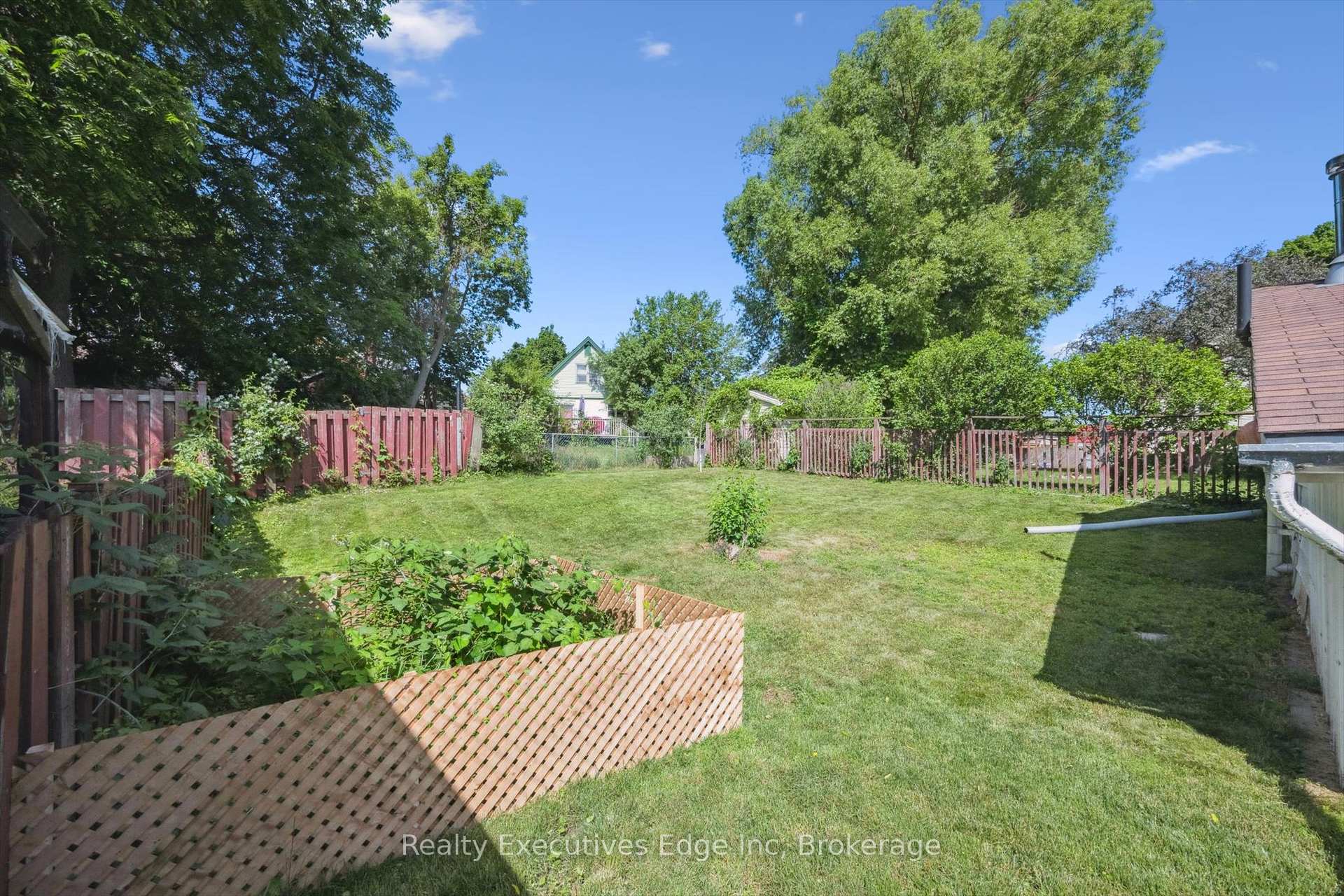 Photo 3 of 319 Clifton Road, Kitchener — HOMEH
