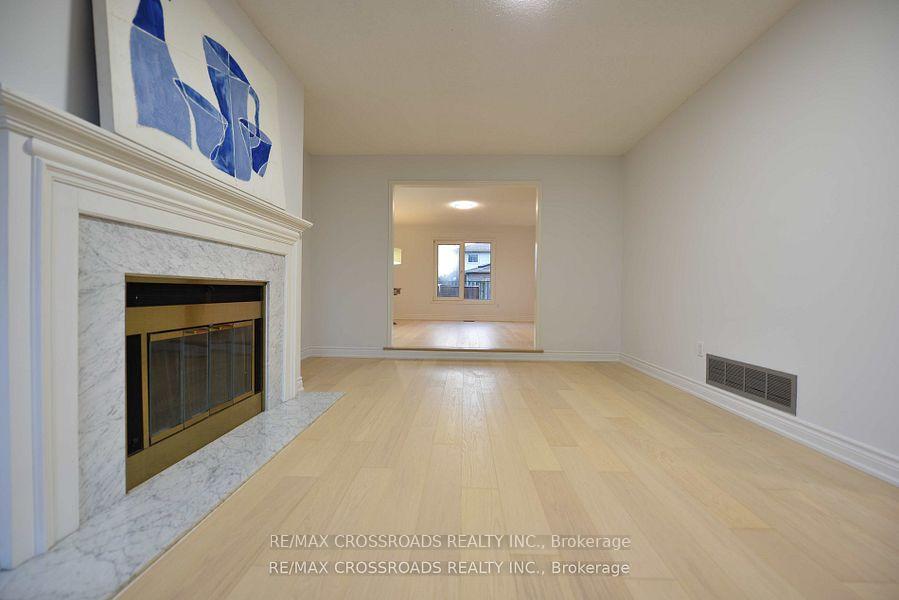 Photo 3 of 72 Kerrigan Crescent, Markham, Unionville — HOMEH