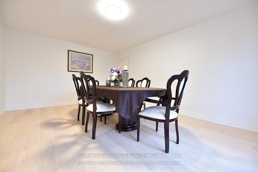 Photo 4 of 72 Kerrigan Crescent, Markham, Unionville — HOMEH