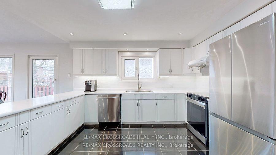 Photo 5 of 72 Kerrigan Crescent, Markham, Unionville — HOMEH