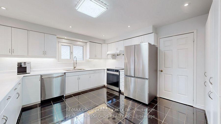 Photo 6 of 72 Kerrigan Crescent, Markham, Unionville — HOMEH