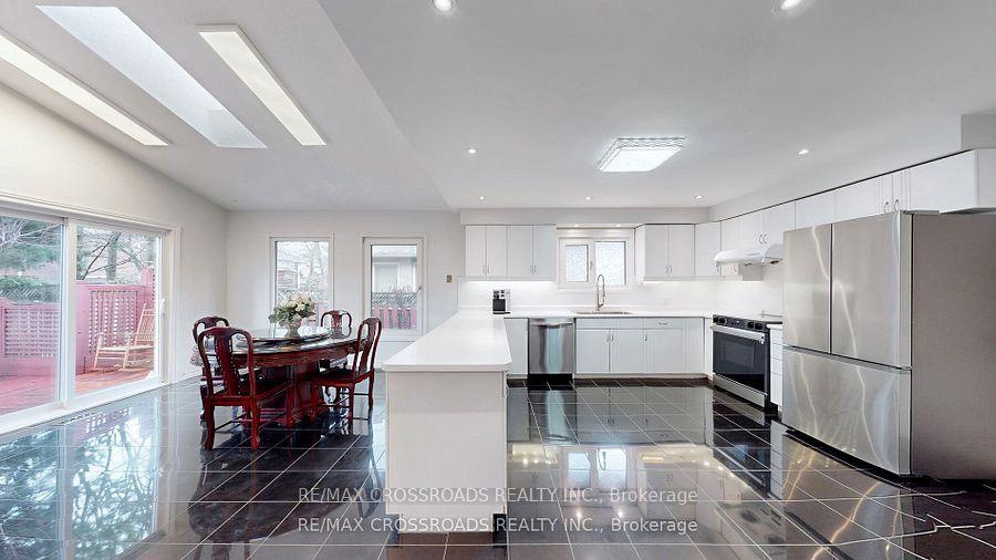 Photo 7 of 72 Kerrigan Crescent, Markham, Unionville — HOMEH