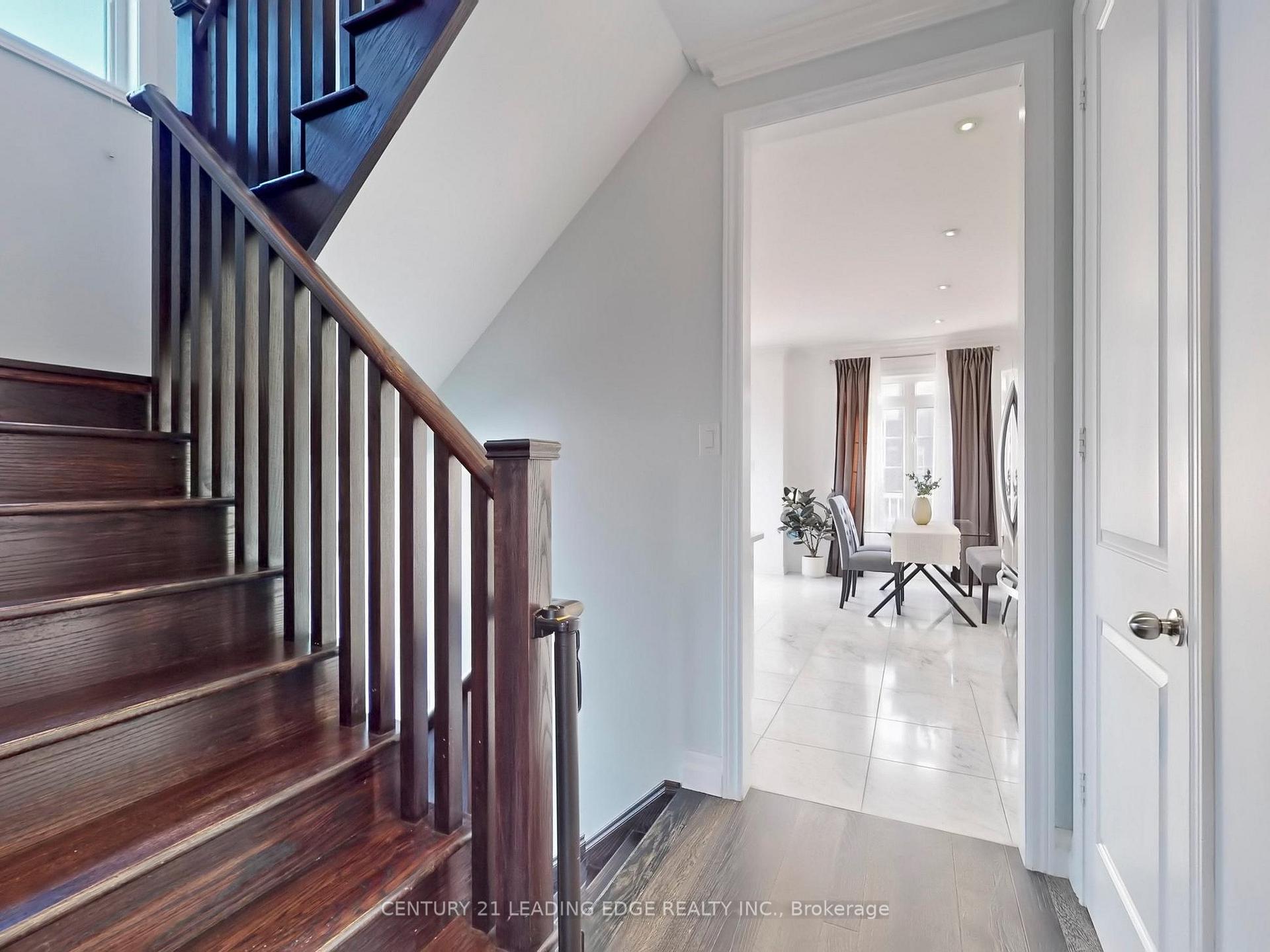 Photo 6 of 11 Dundas Way, Markham, Greensborough — HOMEH