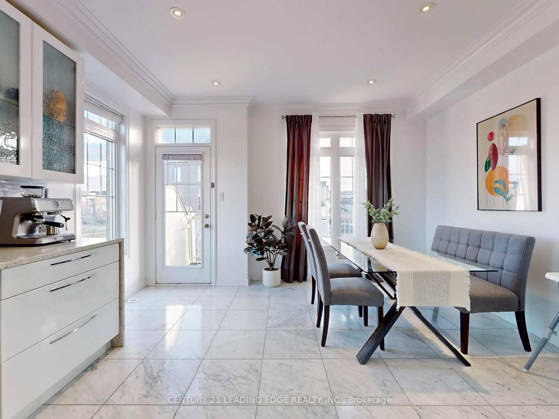Photo 9 of 11 Dundas Way, Markham, Greensborough — HOMEH