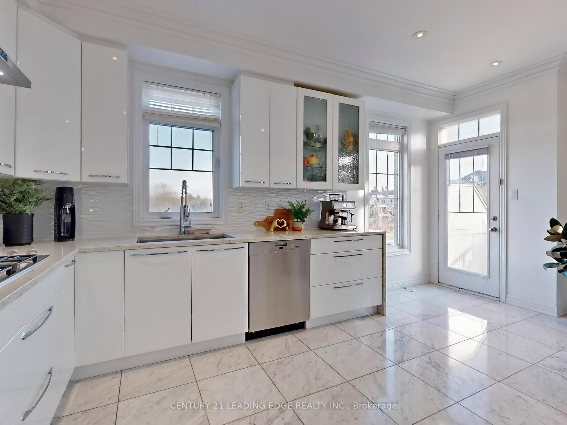 Photo 11 of 11 Dundas Way, Markham, Greensborough — HOMEH