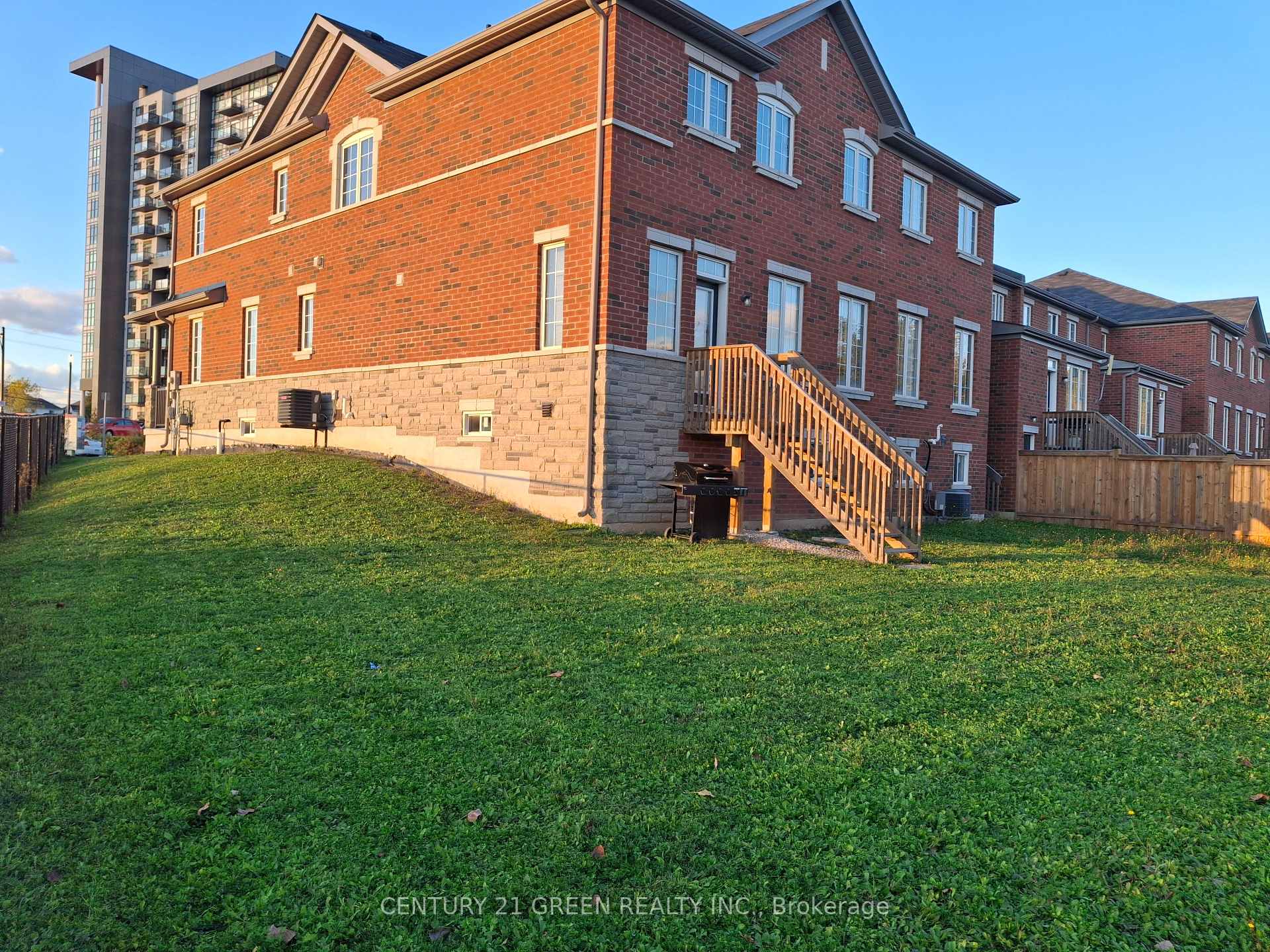 Photo 30 of 85 Riverwalk Drive N, Hamilton, Waterdown — HOMEH