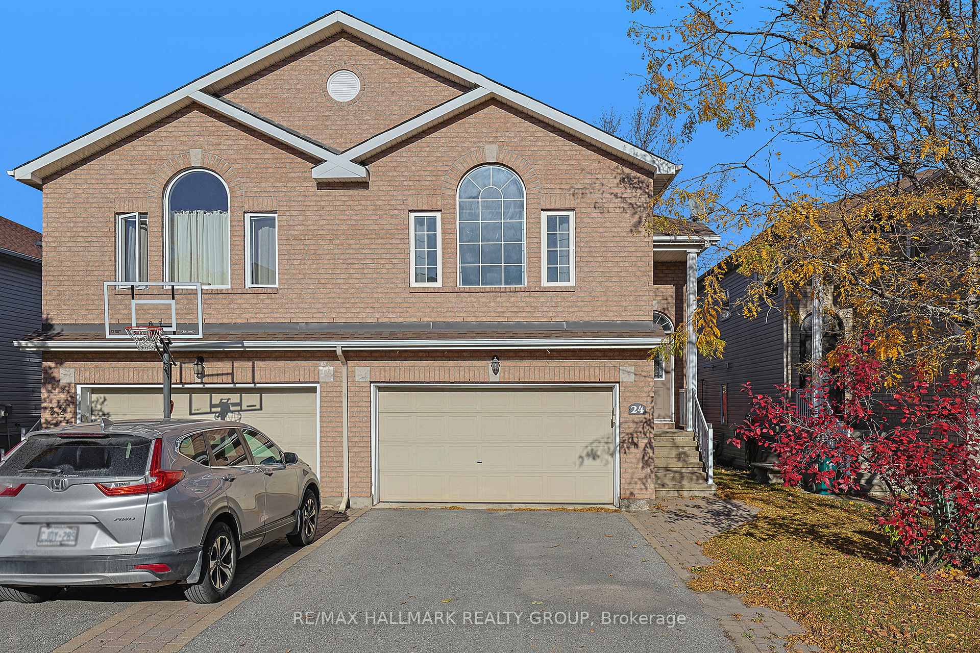 Photo 2 of 24 Castle Glen Crescent, Ottawa, Kanata - Glencairn/Hazeldean — HOMEH