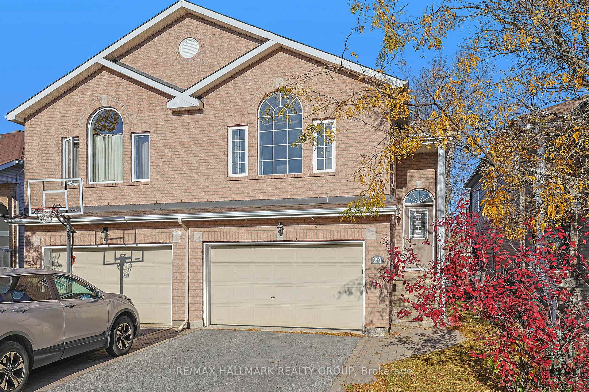 Photo 3 of 24 Castle Glen Crescent, Ottawa, Kanata - Glencairn/Hazeldean — HOMEH