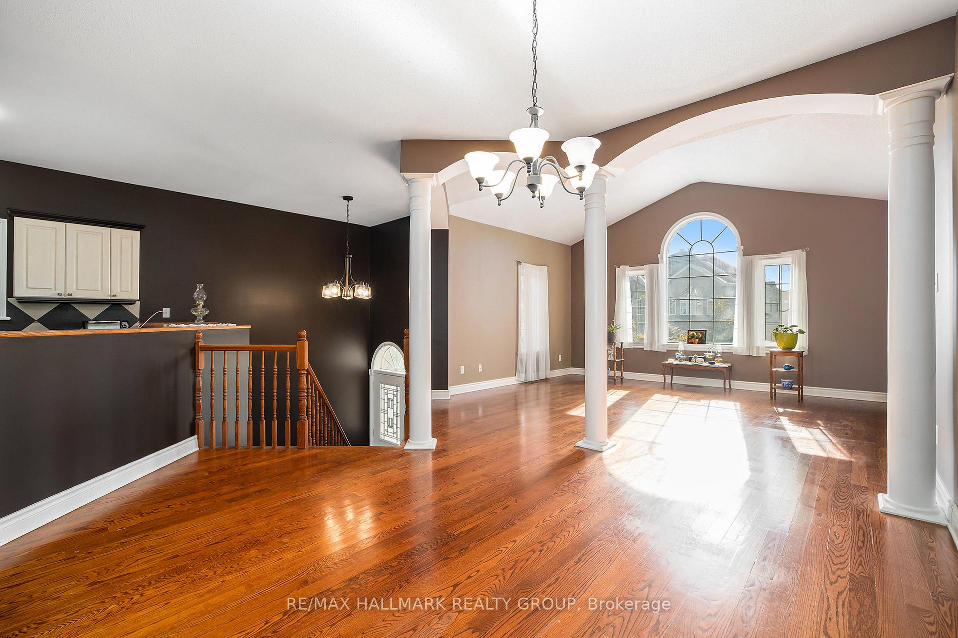 Photo 5 of 24 Castle Glen Crescent, Ottawa, Kanata - Glencairn/Hazeldean — HOMEH