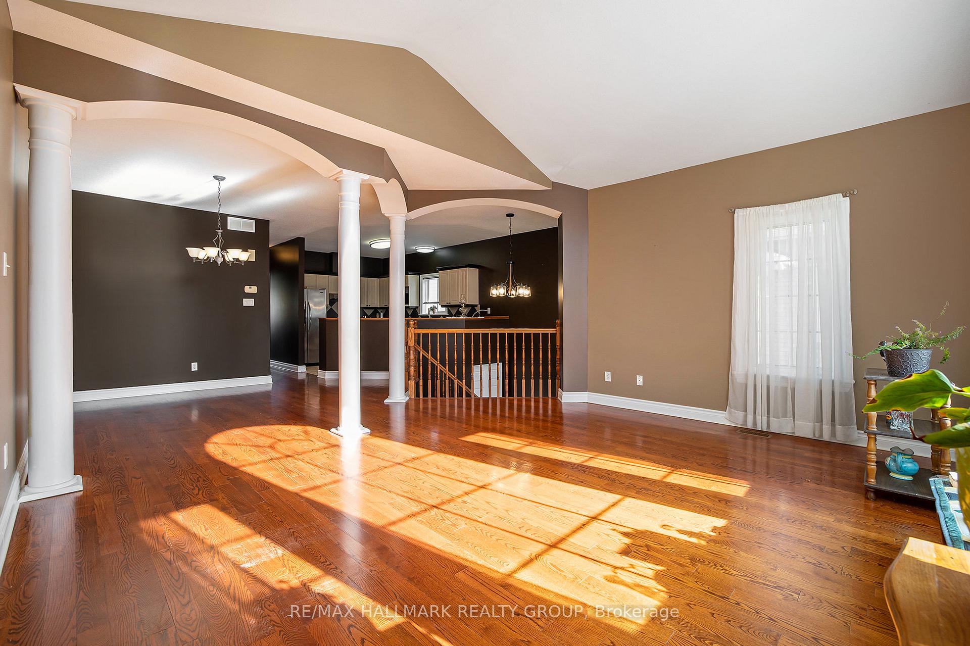 Photo 6 of 24 Castle Glen Crescent, Ottawa, Kanata - Glencairn/Hazeldean — HOMEH