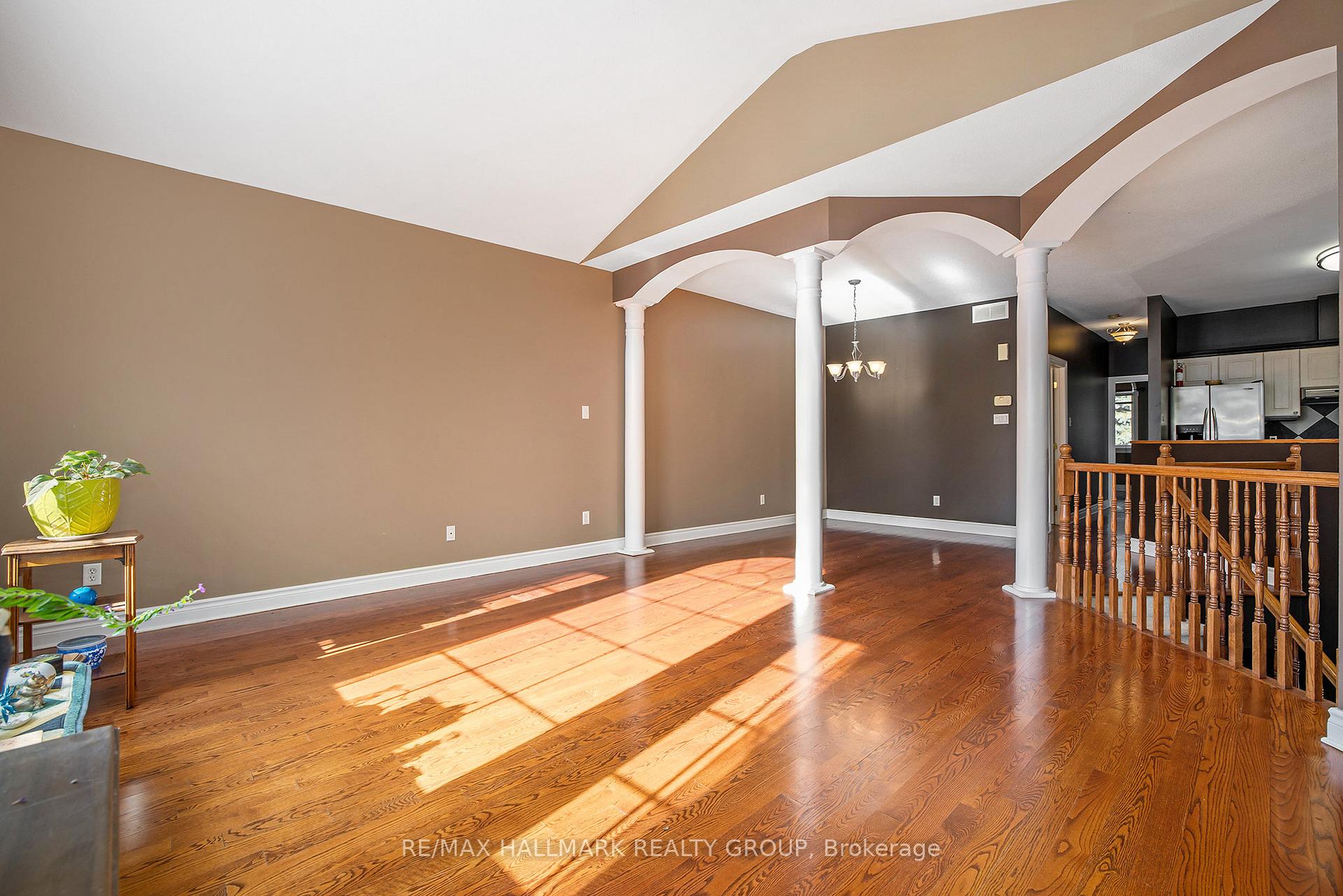 Photo 10 of 24 Castle Glen Crescent, Ottawa, Kanata - Glencairn/Hazeldean — HOMEH