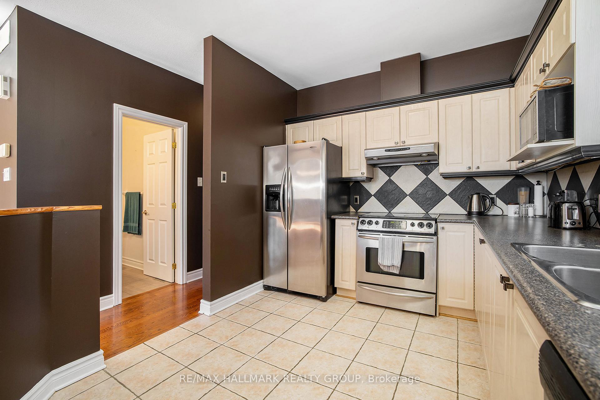 Photo 14 of 24 Castle Glen Crescent, Ottawa, Kanata - Glencairn/Hazeldean — HOMEH