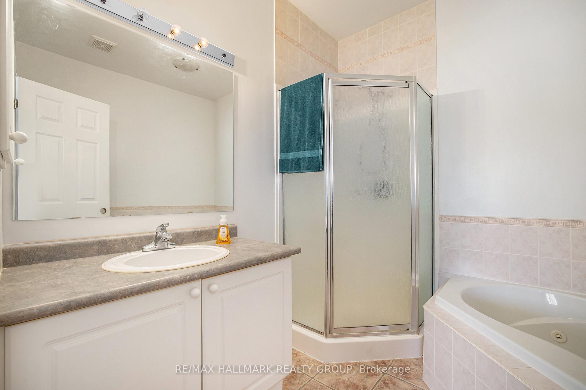 Photo 18 of 24 Castle Glen Crescent, Ottawa, Kanata - Glencairn/Hazeldean — HOMEH