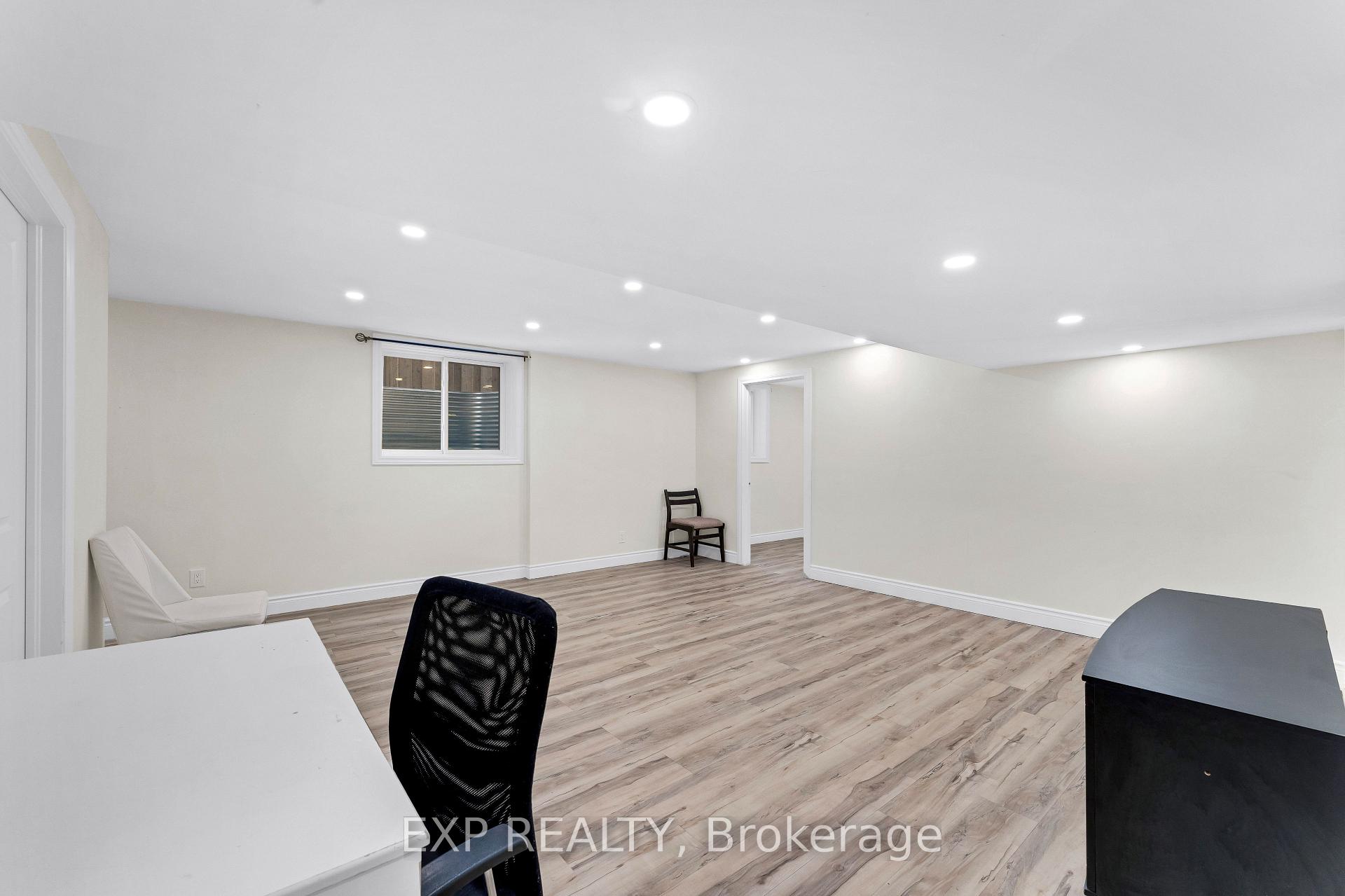 Photo 2 of 34 Adencliffe Street, Kitchener — HOMEH