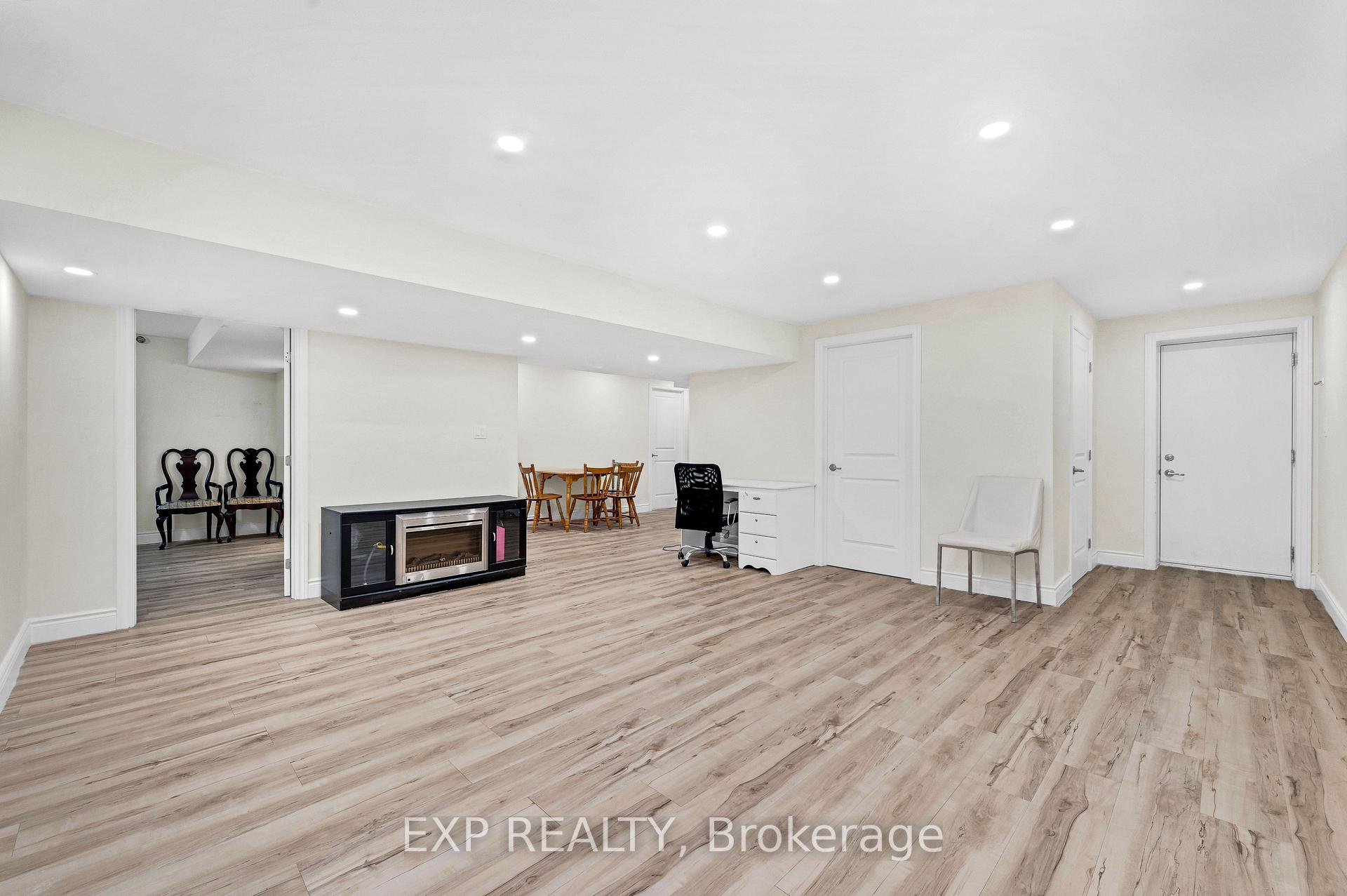 Photo 3 of 34 Adencliffe Street, Kitchener — HOMEH