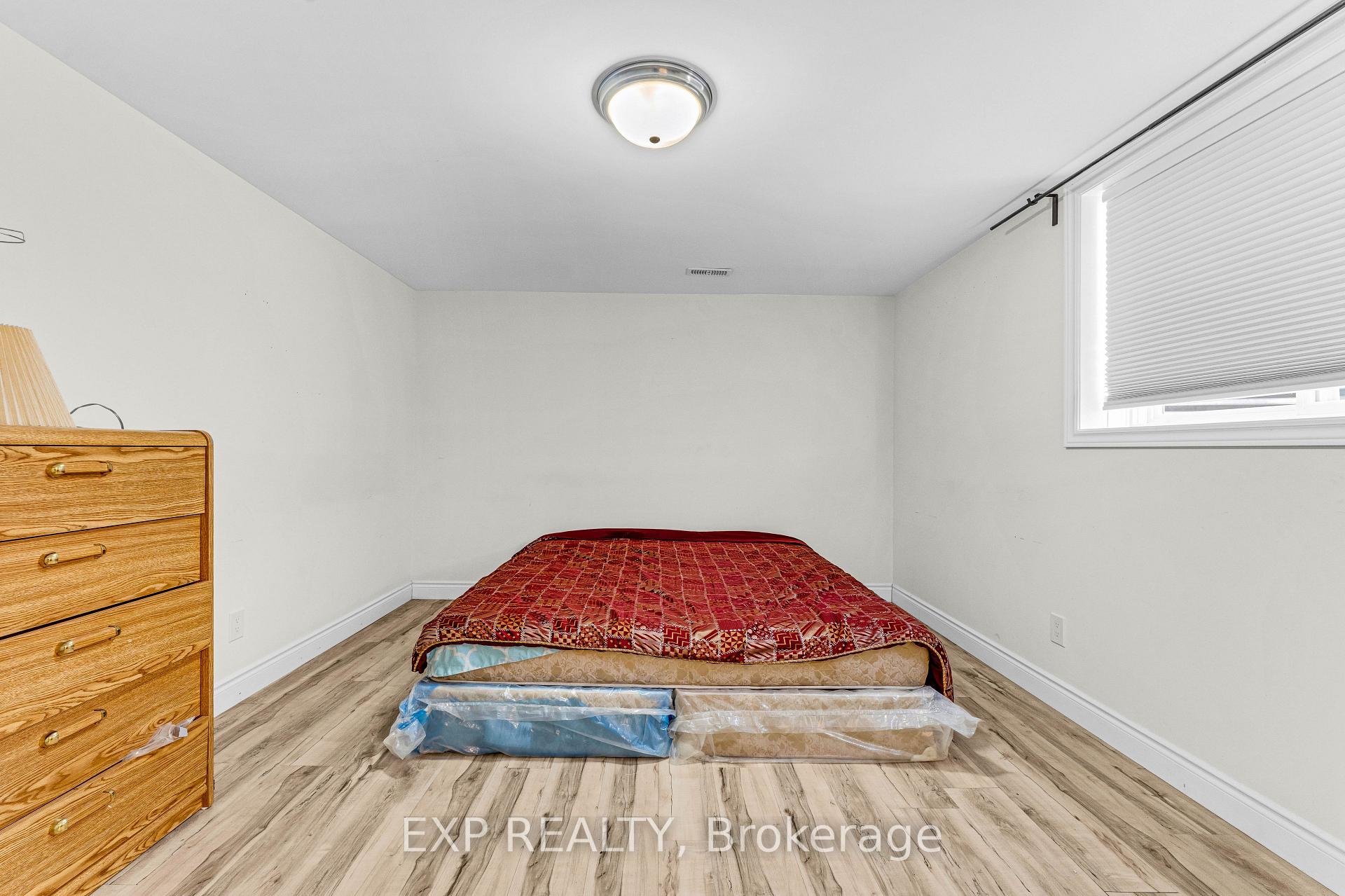 Photo 4 of 34 Adencliffe Street, Kitchener — HOMEH