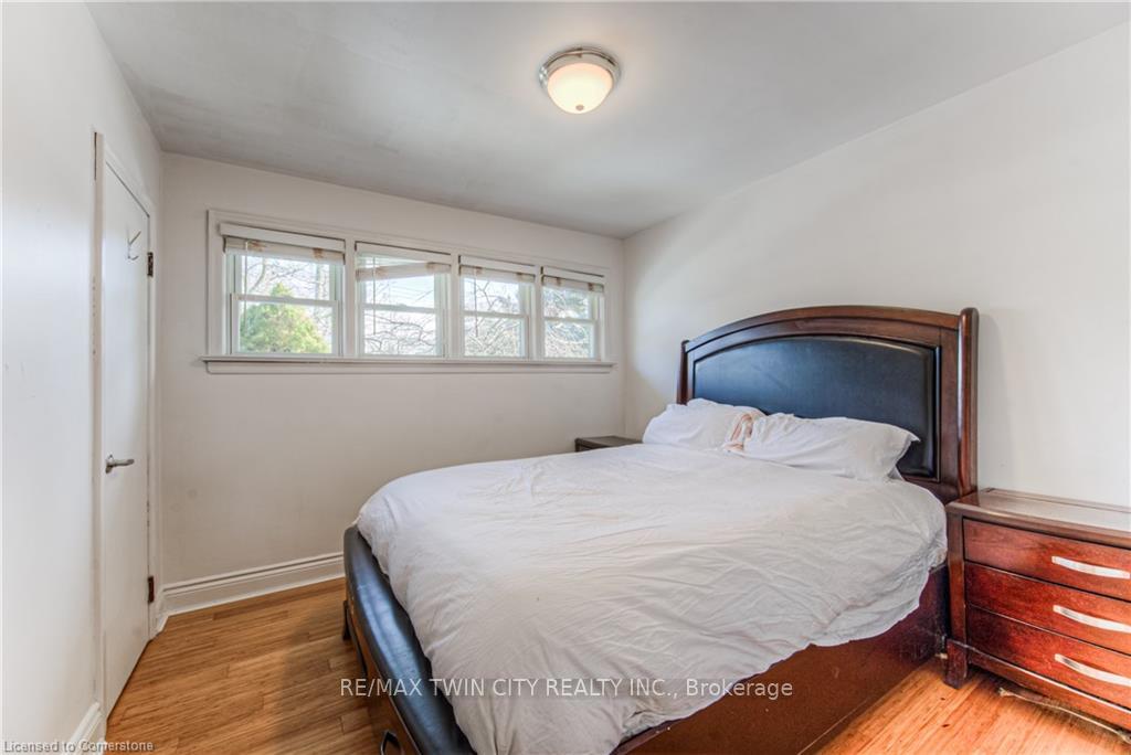 Photo 3 of 74 Chelsea Road, Kitchener — HOMEH