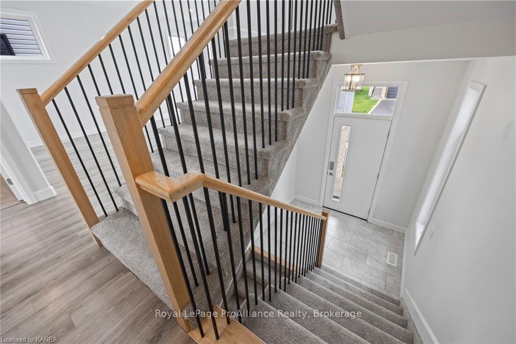 Photo 3 of 104 Superior Drive, Loyalist, Amherstview — HOMEH