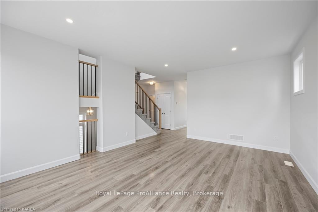 Photo 5 of 104 Superior Drive, Loyalist, Amherstview — HOMEH