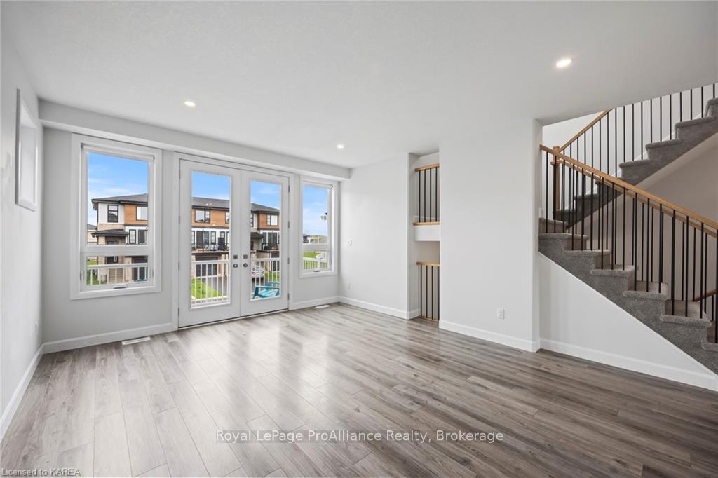 Photo 6 of 104 Superior Drive, Loyalist, Amherstview — HOMEH