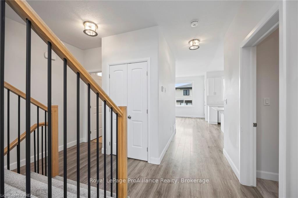 Photo 10 of 104 Superior Drive, Loyalist, Amherstview — HOMEH