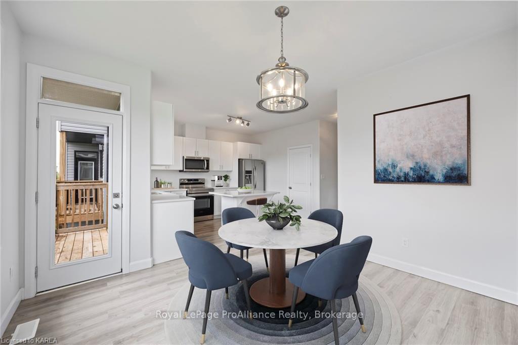 Photo 12 of 104 Superior Drive, Loyalist, Amherstview — HOMEH