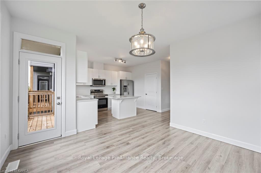 Photo 13 of 104 Superior Drive, Loyalist, Amherstview — HOMEH