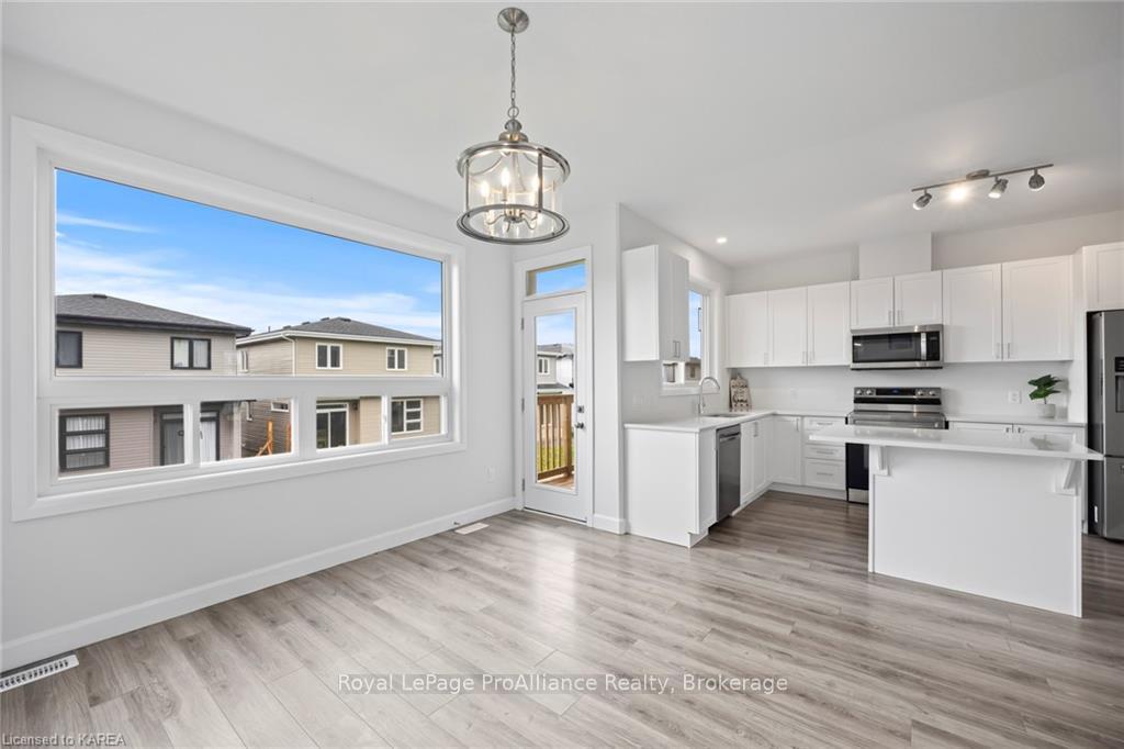 Photo 14 of 104 Superior Drive, Loyalist, Amherstview — HOMEH