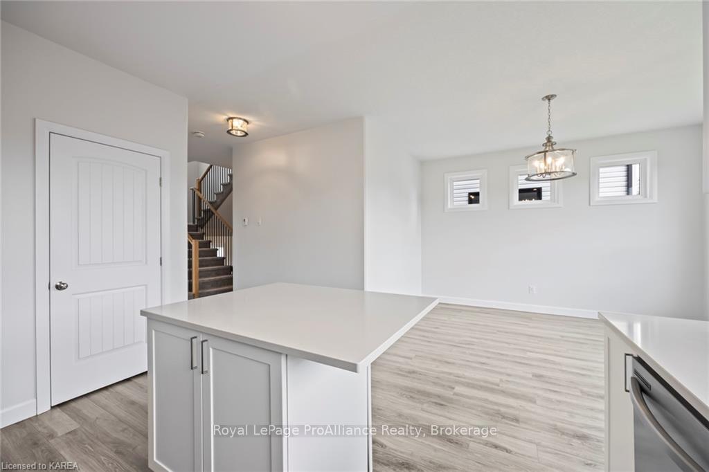 Photo 17 of 104 Superior Drive, Loyalist, Amherstview — HOMEH
