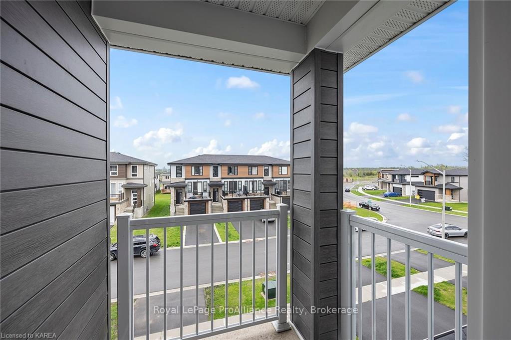 Photo 26 of 104 Superior Drive, Loyalist, Amherstview — HOMEH