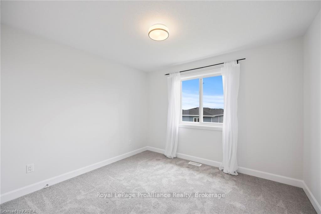 Photo 32 of 104 Superior Drive, Loyalist, Amherstview — HOMEH