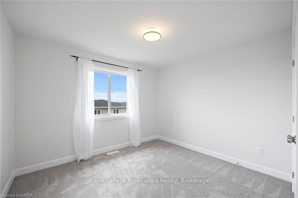 Photo 33 of 104 Superior Drive, Loyalist, Amherstview — HOMEH