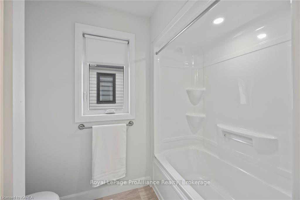 Photo 35 of 104 Superior Drive, Loyalist, Amherstview — HOMEH