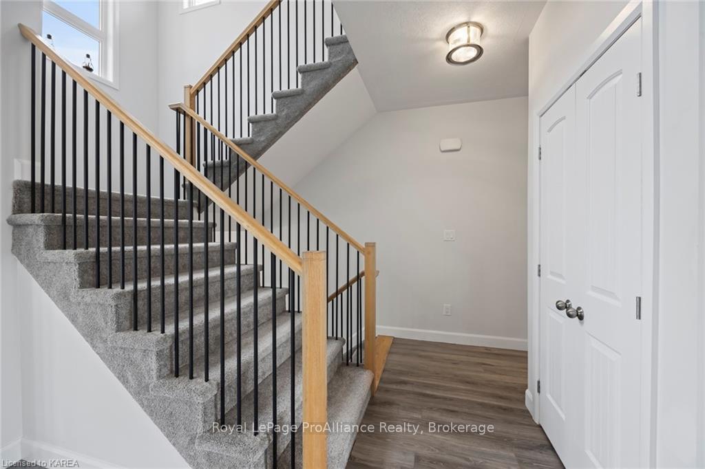 Photo 38 of 104 Superior Drive, Loyalist, Amherstview — HOMEH