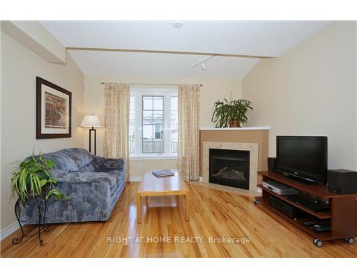 Photo 5 of 162 Gray Crescent, Ottawa, Kanata - Beaverbrook — HOMEH