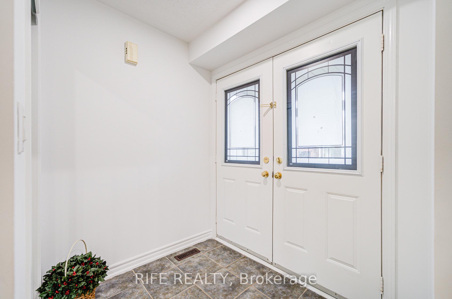 Photo 2 of 613 William Berczy Boulevard, Markham, Berczy — HOMEH