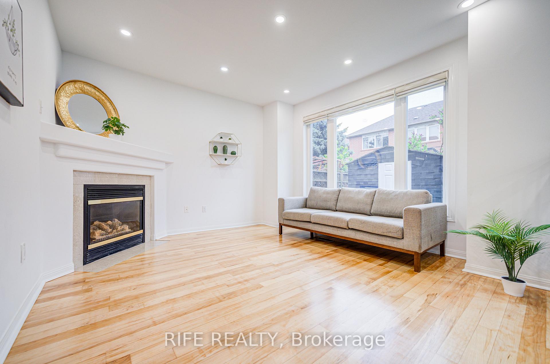 Photo 19 of 613 William Berczy Boulevard, Markham, Berczy — HOMEH
