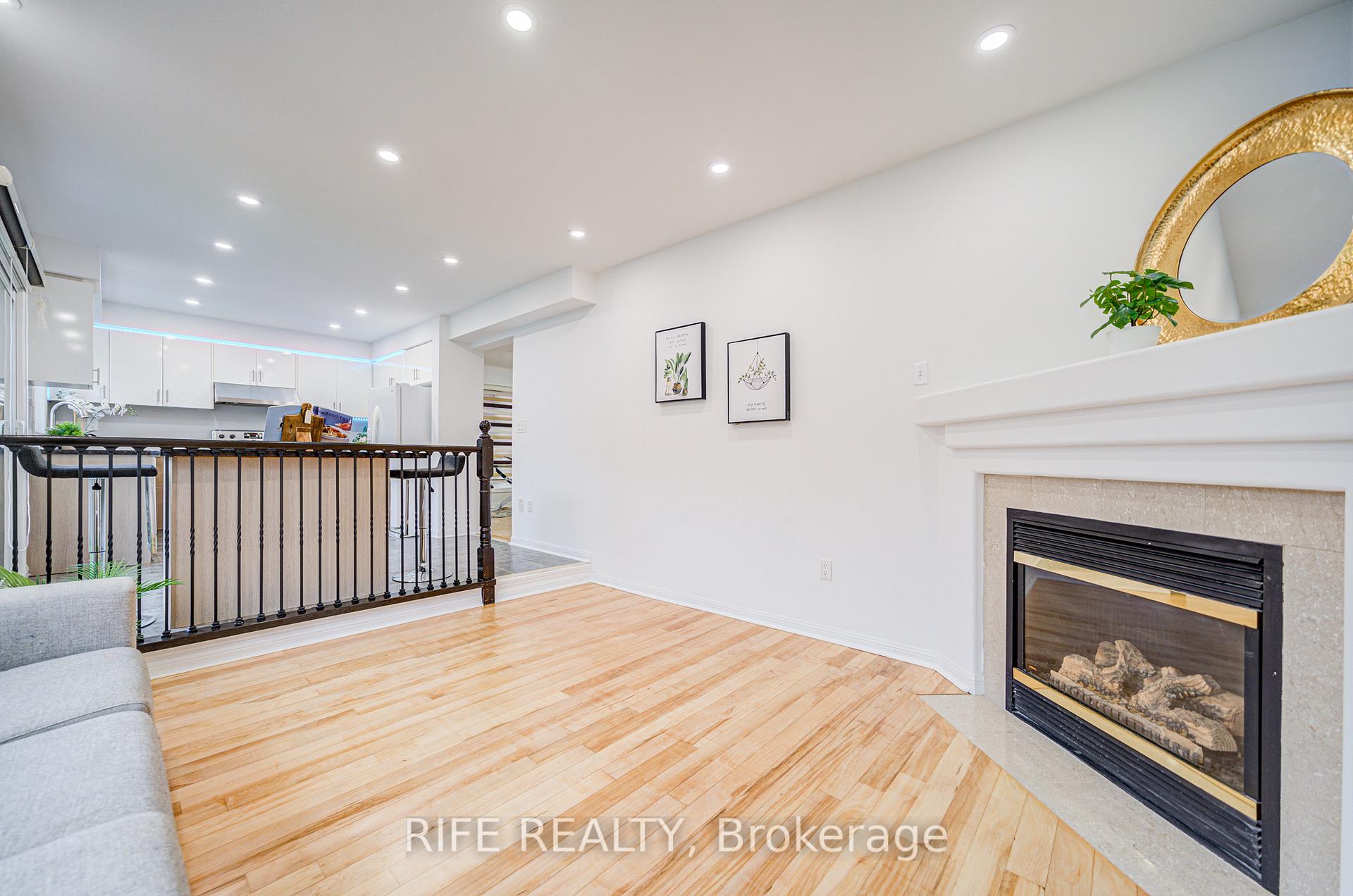 Photo 20 of 613 William Berczy Boulevard, Markham, Berczy — HOMEH