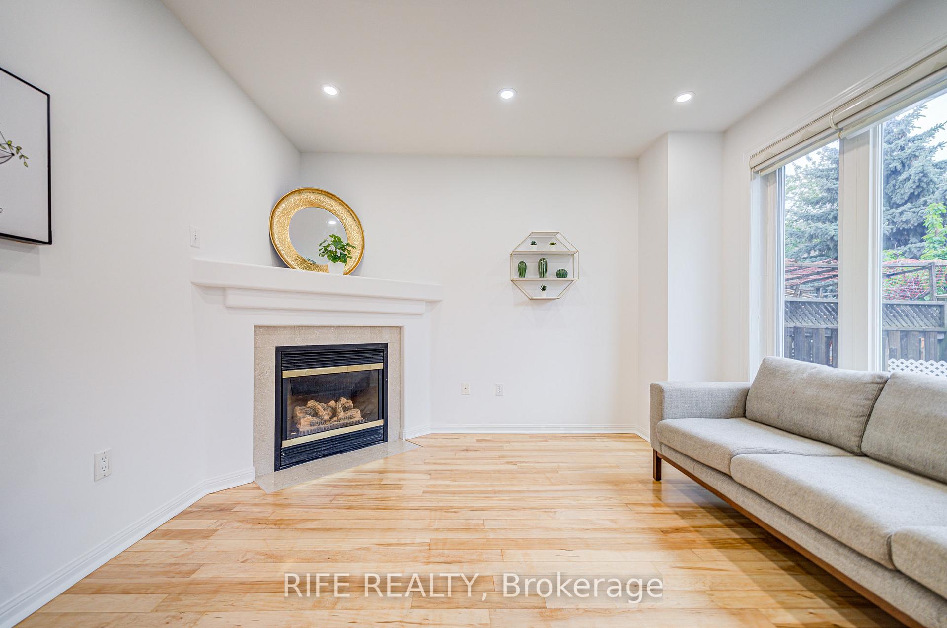 Photo 21 of 613 William Berczy Boulevard, Markham, Berczy — HOMEH