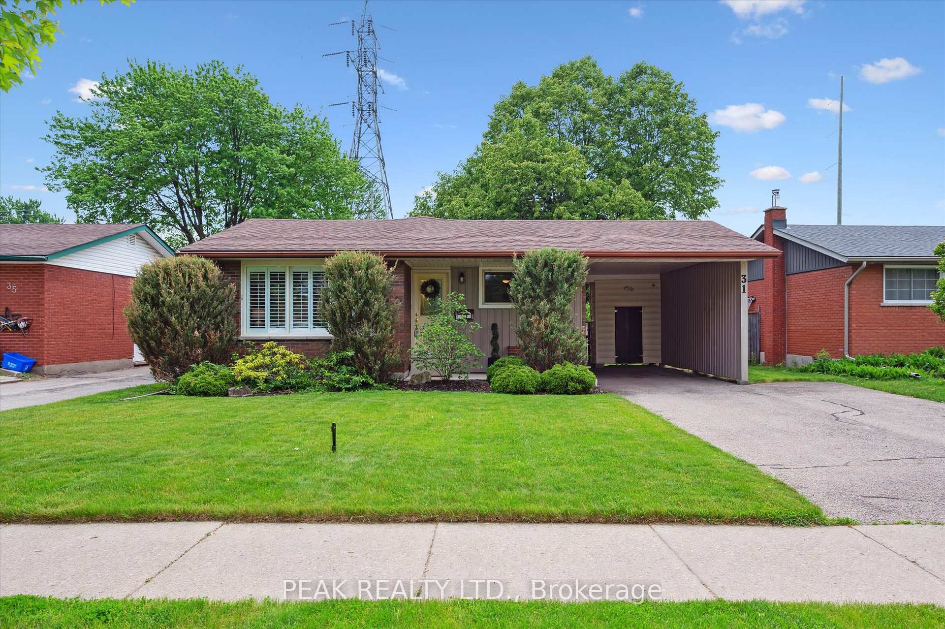 Photo 2 of 31 Dreger Avenue, Kitchener — HOMEH