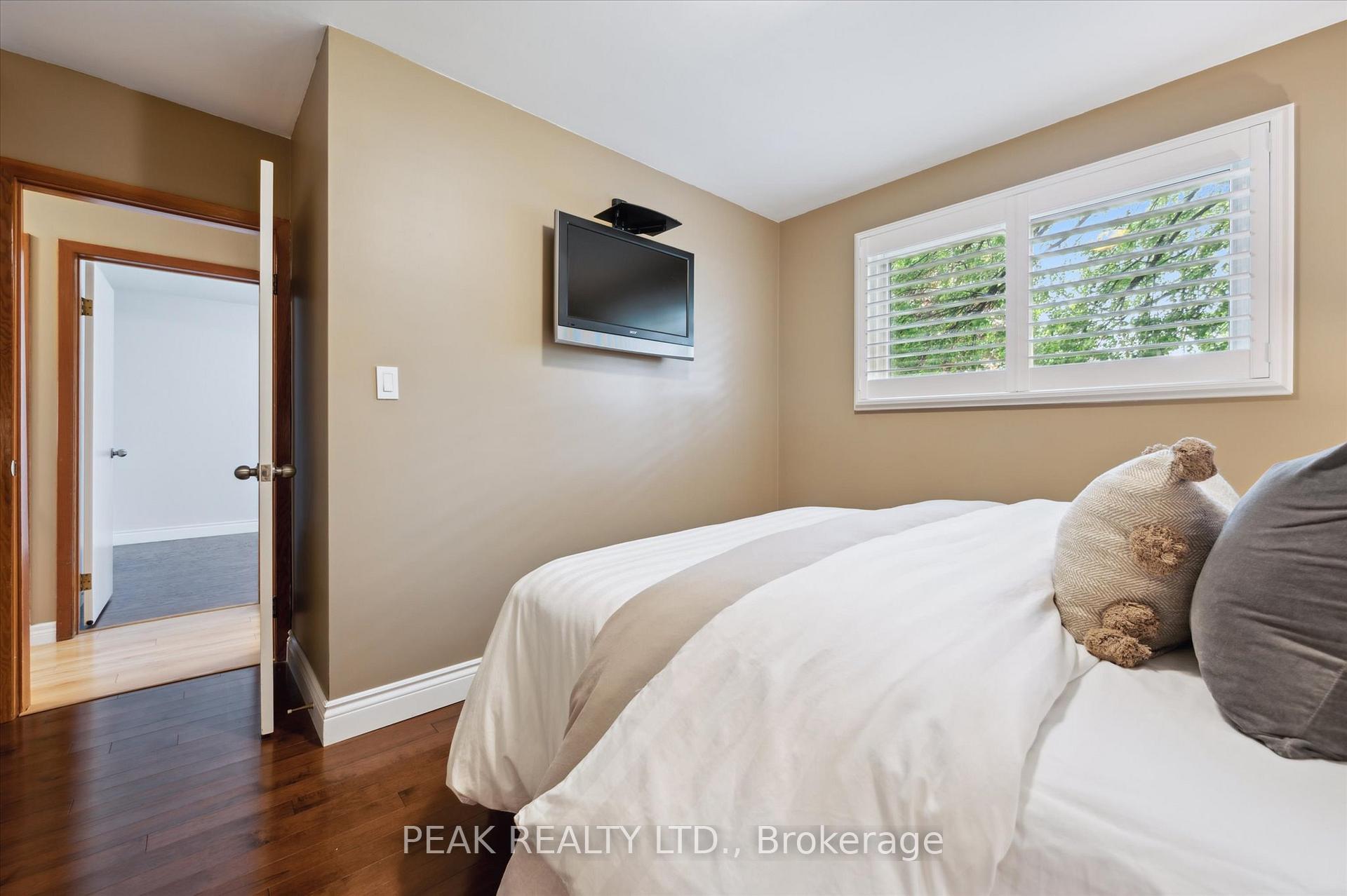Photo 20 of 31 Dreger Avenue, Kitchener — HOMEH