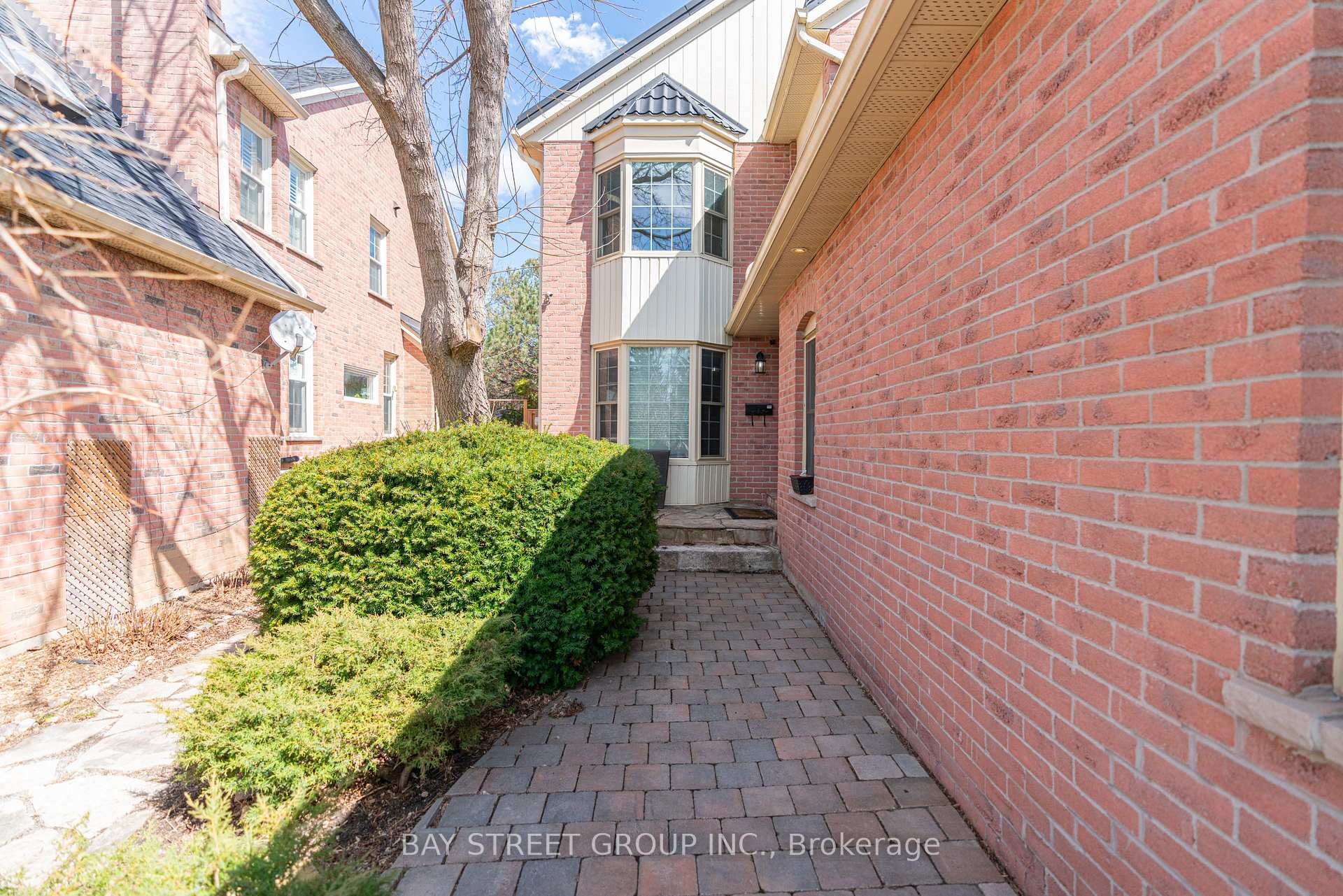 Photo 2 of 40 Woodmans Chart, Markham, Unionville — HOMEH