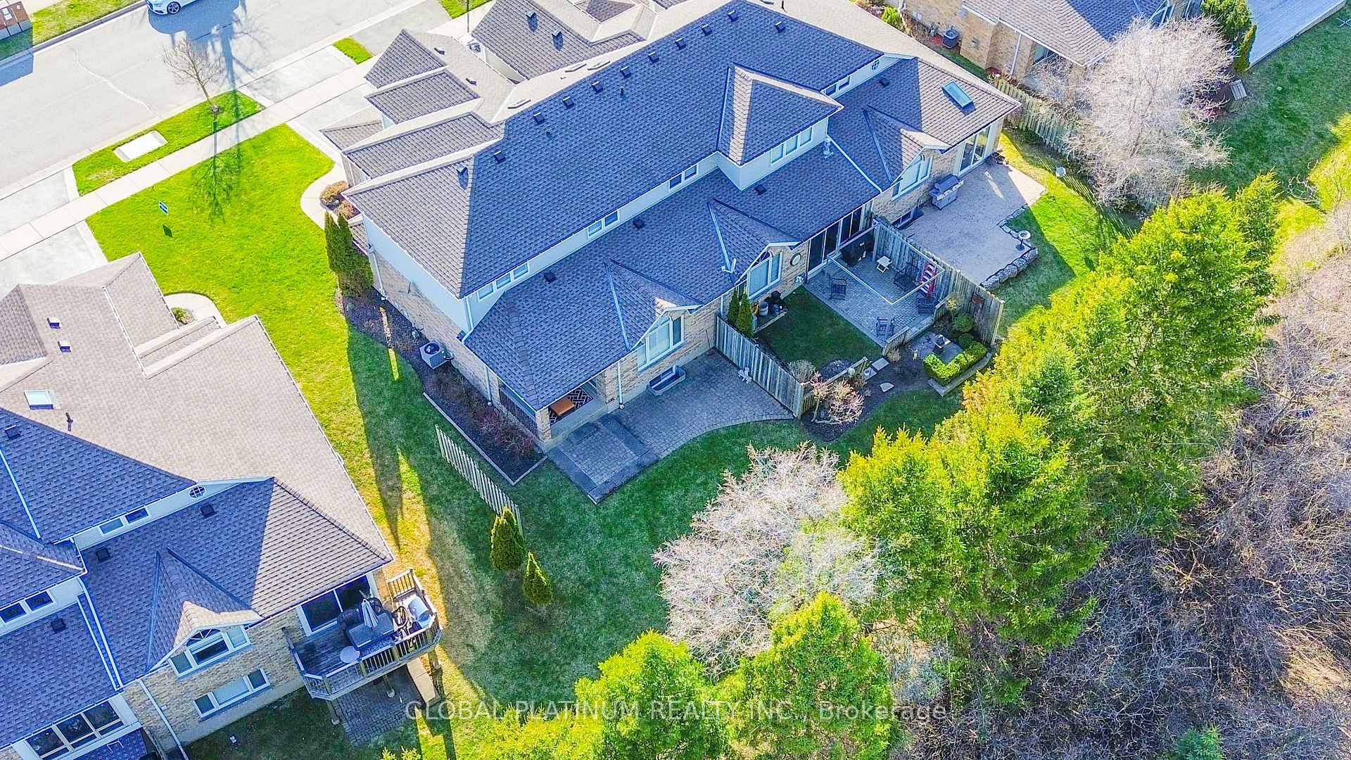 Photo 3 of 15 Candle Crescent, Kitchener — HOMEH