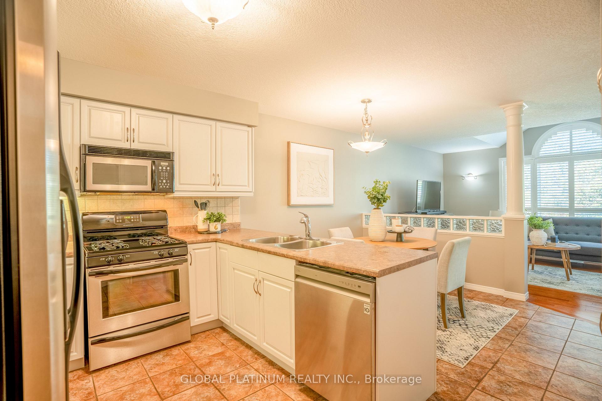 Photo 9 of 15 Candle Crescent, Kitchener — HOMEH