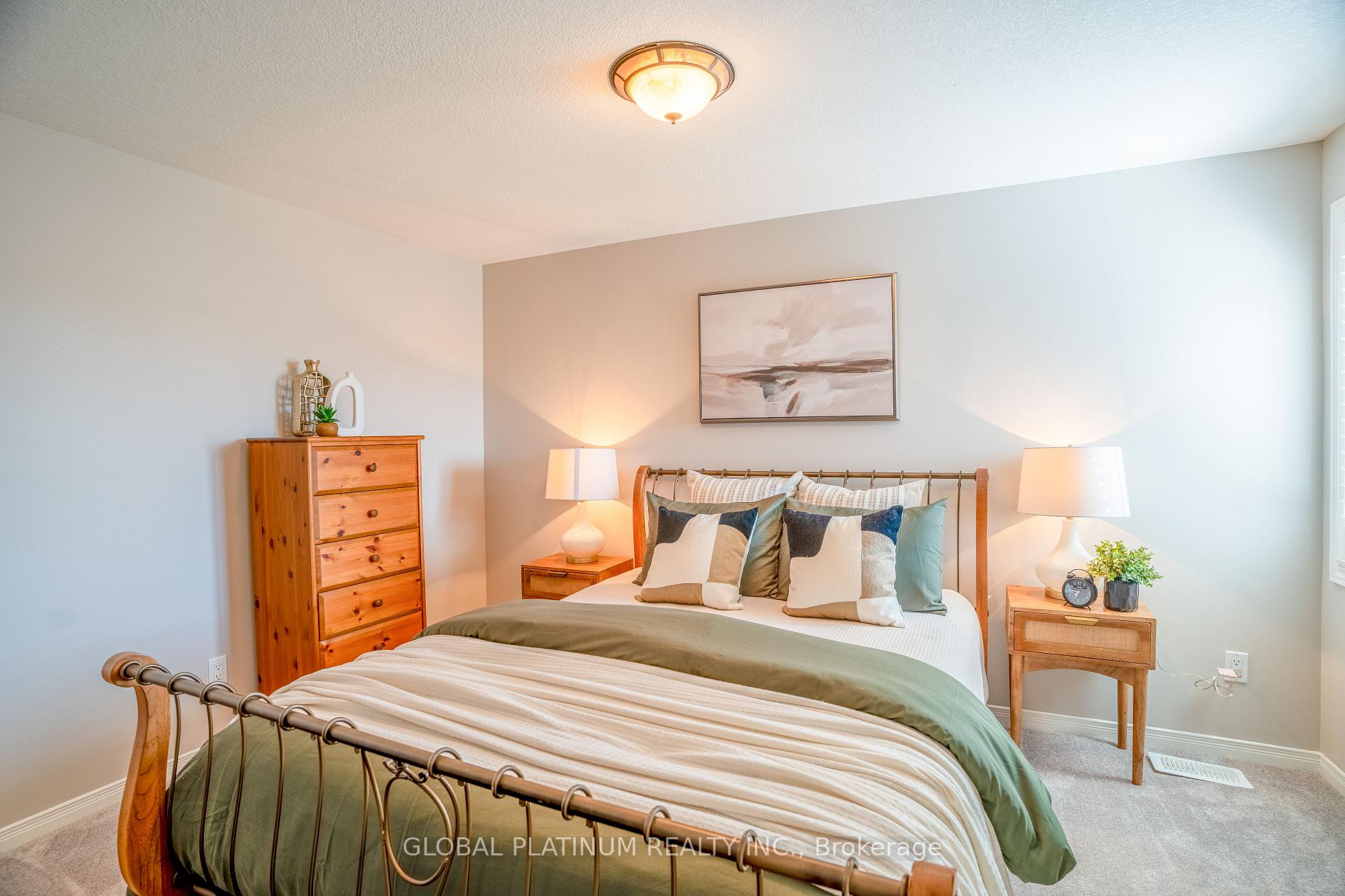 Photo 23 of 15 Candle Crescent, Kitchener — HOMEH